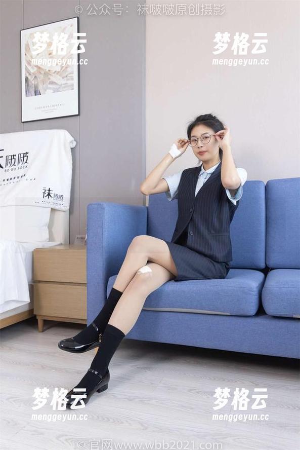 袜啵啵 - 小安的板鞋最新写真：每一步都充满了不正经的优雅！