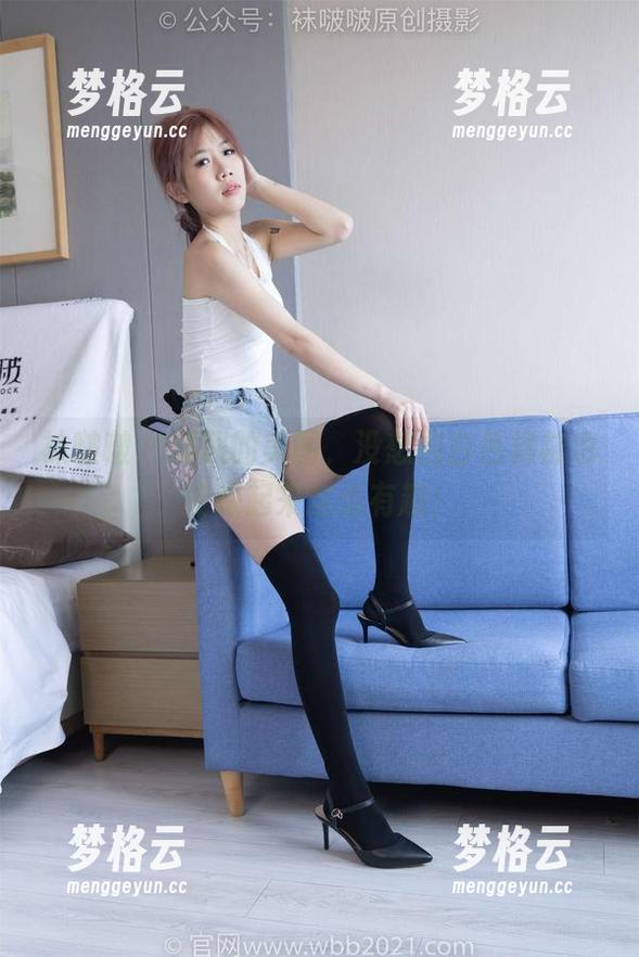 袜啵啵 - 熊熊的美图，没想到白色棉袜也能踩起来这么有趣！