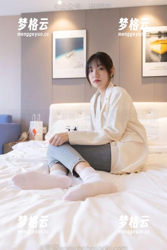 袜啵啵 - 全套写真：稚予和小熊玩偶的趣味旅程
