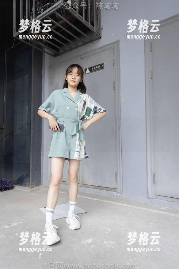 袜啵啵 - 美图一出，糯米带来这脚尖微加固的薄肉丝，看来得先练好抓拍技巧！