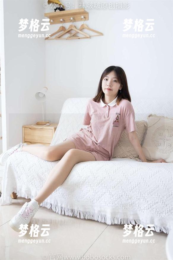 袜啵啵 - 白色吊带船袜写真，芝士私房，穿上袜子打个喷嚏也能亮眼！