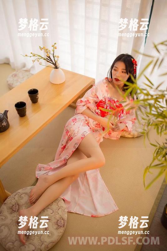 轰趴猫 - 粉色的温心怡在高清图集里优雅得如梦，这种好想再看一遍的冲动让我困扰。