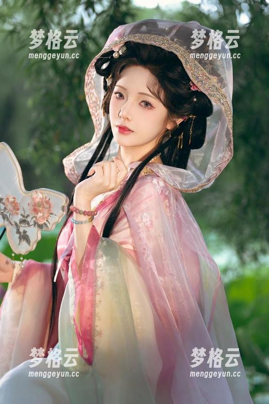 雯妹不讲道理牵手红裙，直勾勾盯着这一幕，作品让人心生涟漪，怎能不留意！