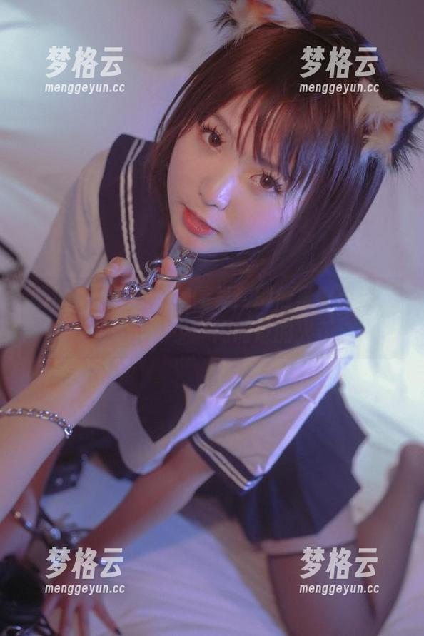 青水百合子的私房图集：剧情写得淡淡，却隐藏了不少一闪而过的火花。