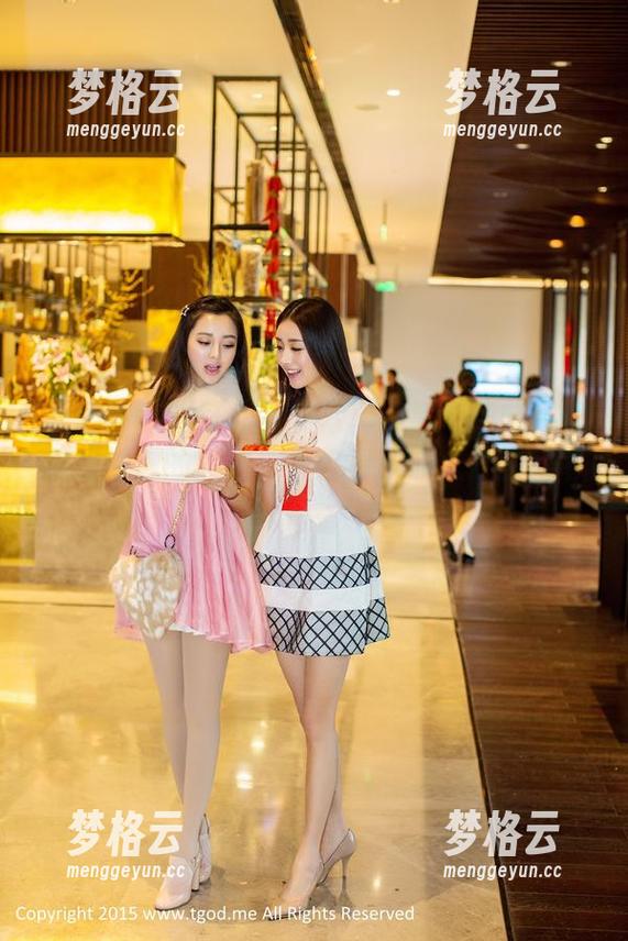 青豆客 - 施忆佳女友写真：每个细节都像在撩拨你的思绪，太好看了让人产生好奇心。